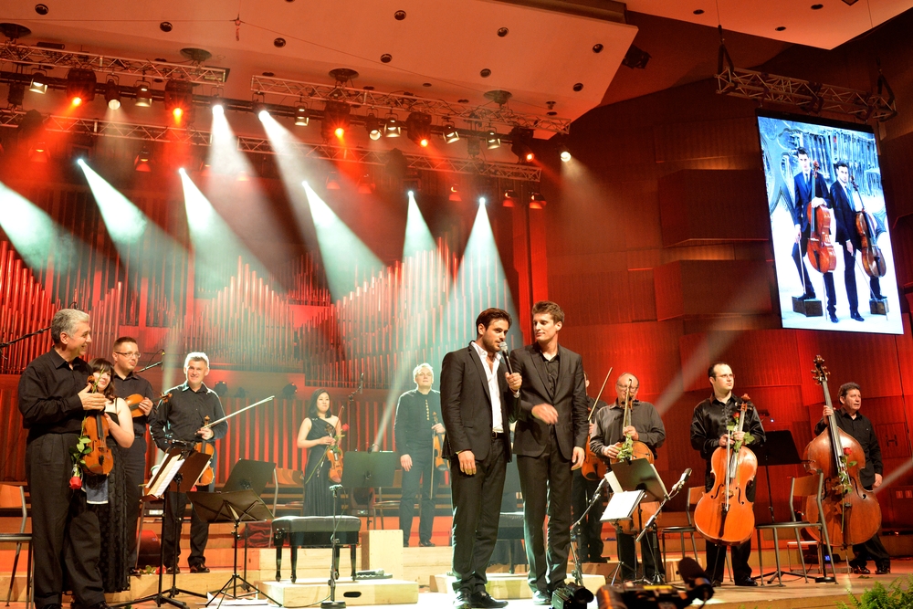 2cellos